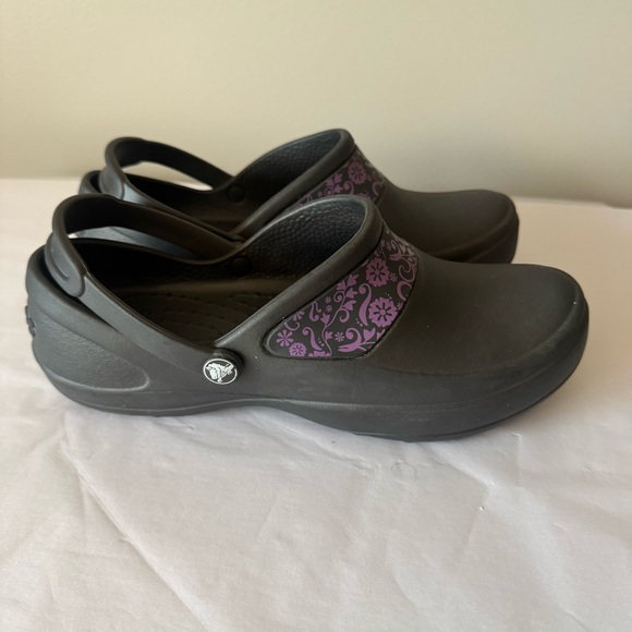 CROCS Shoes - CROCS Size 9 Women’s Black and Purple Floral Clogs